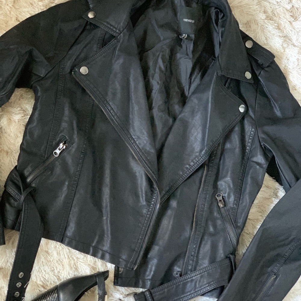 Leather jacket black belted size medium - Picture 2 of 5